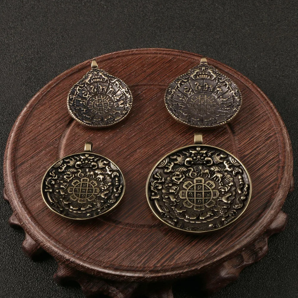 Бронзовая подвеска с треграммами