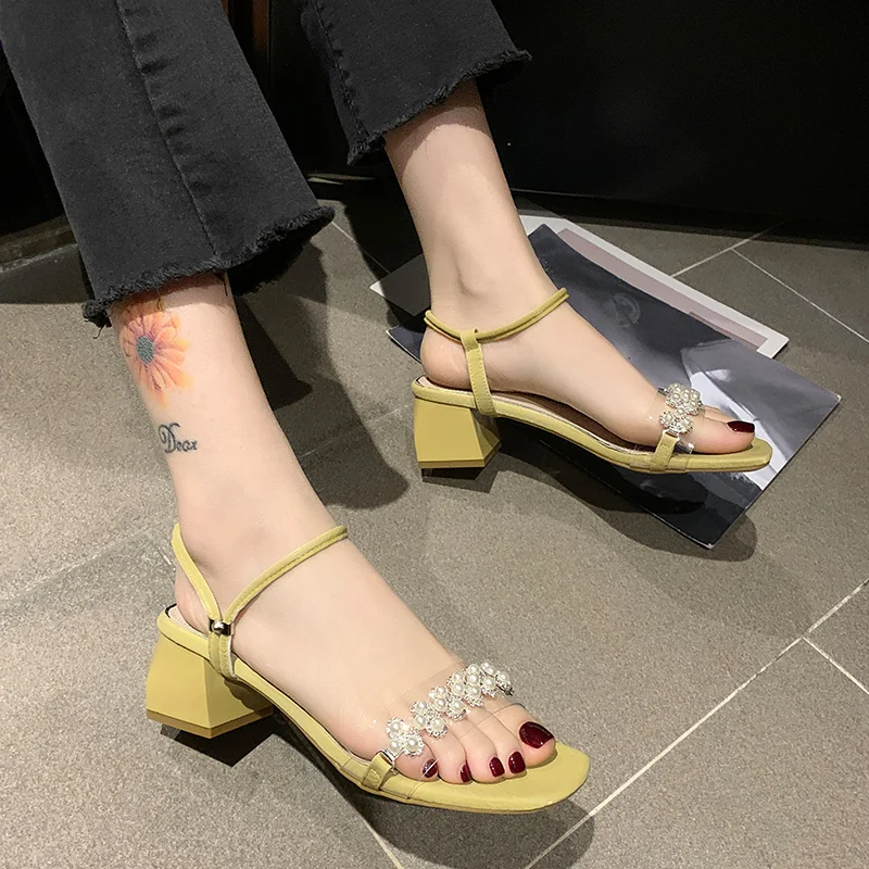 

2022 Summer Rhinestone Sandals Med Buckle Female Shoe Clear Heels Fashion Medium Pearl Gladiator Girls Comfort New Block Strap