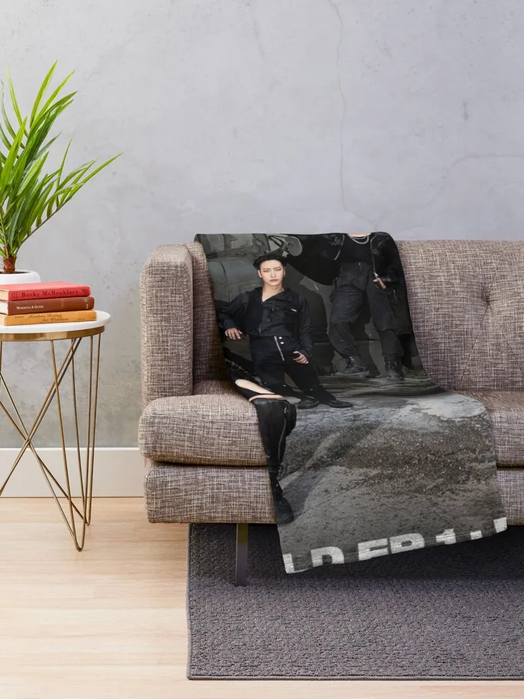 ATEEZ THE WORLD EP.1 : MOVEMENT GUERRILLA плед из флиса