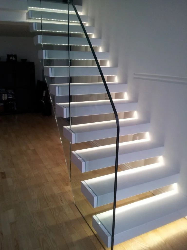 Подсветка лестницы в частном
