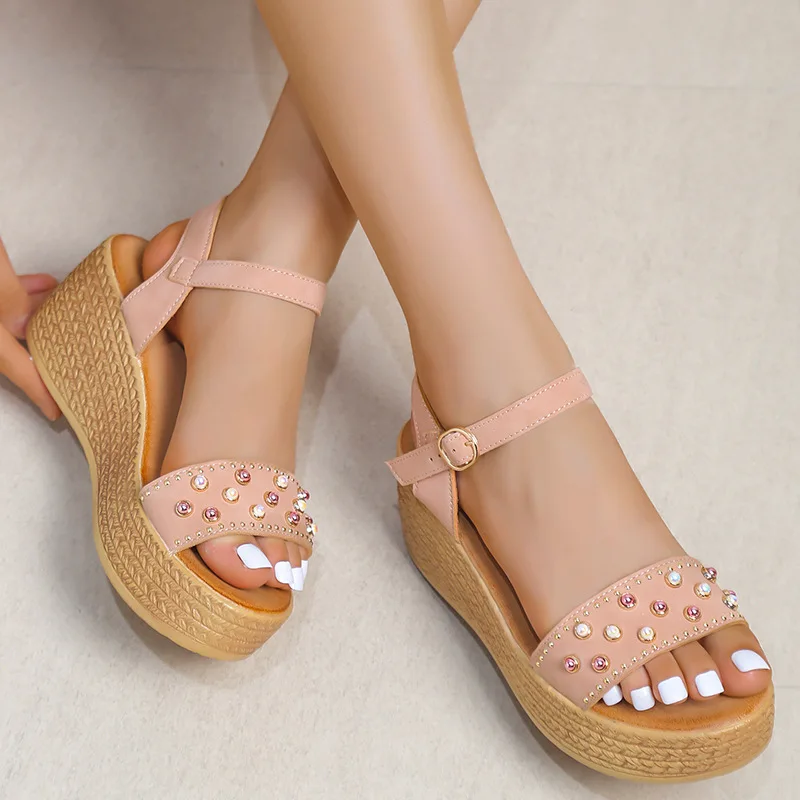

2022 Summer Thick Soled Peep Toe Women Casual Beach Gladaitor Sandals Rivet Design Solid Color Women Wedges Sandals Size 36-41