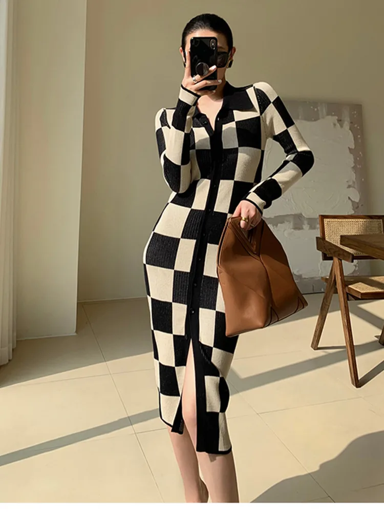 Женское трикотажное платье-кардиган в клетку с длинным рукавом - купить по