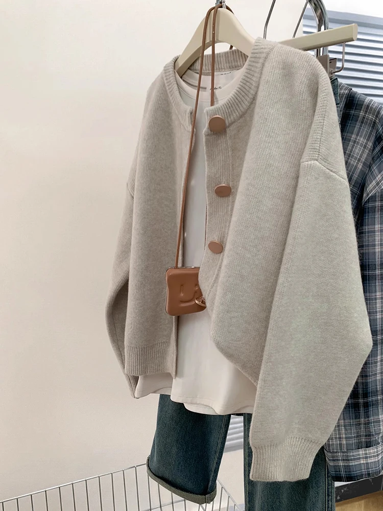 Женский вязаный кардиган с круглым вырезом однотонный простой однобортный