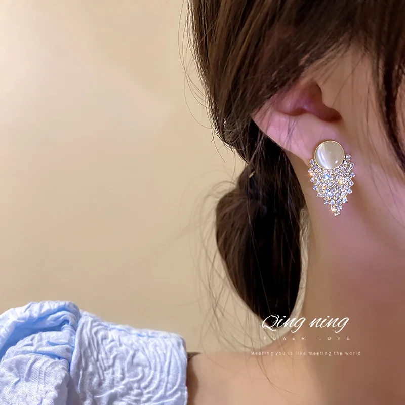 

925 Silver Needle South Korea Dongdaemun Fashion New Diamond-encrusted Cat's Eye Earrings Internet Celebrity Elegant De