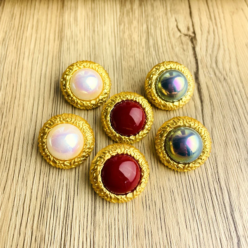 

Vintage French patterned gold-plated earrings from Europe and America