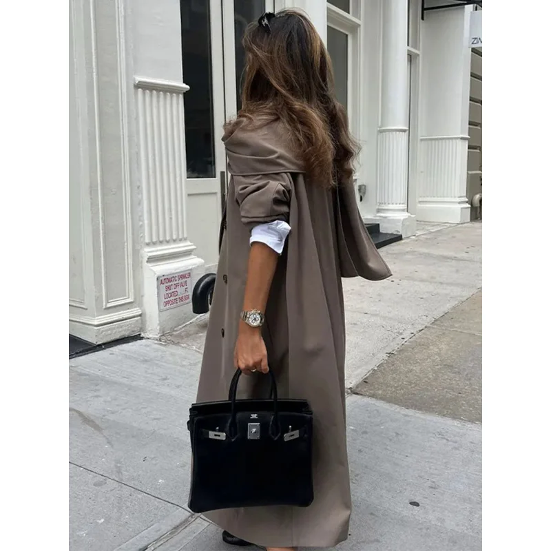 Рисунок 4 - Женское длинное пальто с воротником