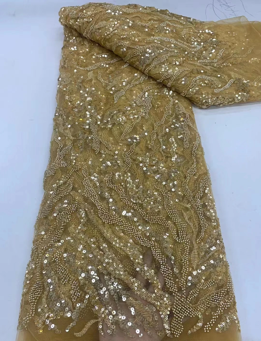 

Latest Gorgeous Gold African Handmade Beads Laces Fabrics Luxury Nigerian Sequins Mesh Lace Fabric For Party Dress ZX75