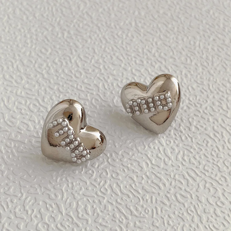

Minar Sweet Cute Silver Love Heart Pearl Stud Earrings for Women Temperament Wedding Engagement Jewelry Small Earstuds Brincos