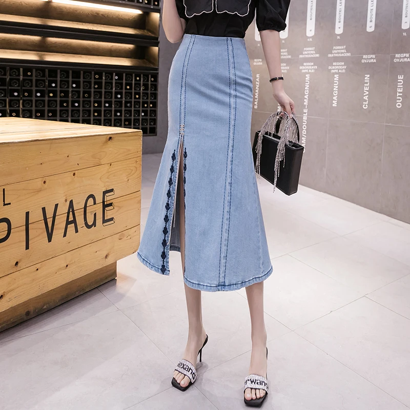 

Женская Облегающая джинсовая юбка-годе на молнии, демисезонная облегающая юбка с высокой талией и вышивкой, длинная джинсовая юбка средней длины с разрезом в Корейском стиле
