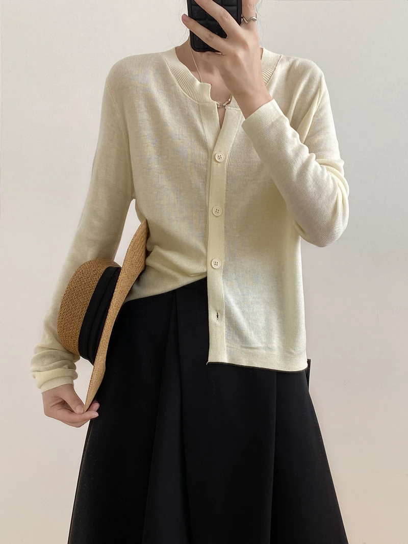 

Женский трикотажный кардиган с V-образным вырезом и длинным рукавом