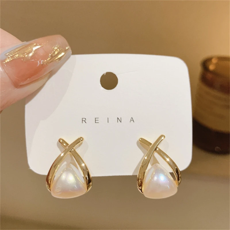 

New Korean Pearl Triangle Stud Earrings Gold Color Metal Cross Tiny Earrings for Women Sweet Elegant Female Ear Jewelry brincos