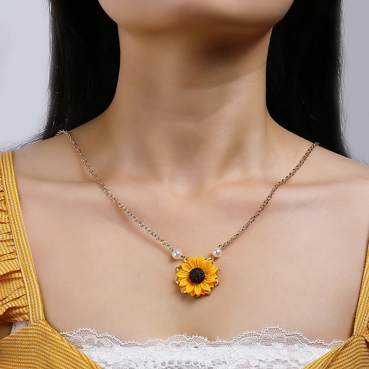 

Vintage Pearl Sunflower Necklace for Women Luxury Gold Plated Chain Choker Clavicle Necklace Korea Party Gift Jewelry Pendant