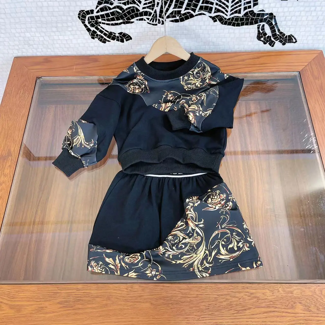 

Popular children's clothing 2022 girls' early autumn new products round neck European and American style sweater suit with sweet
