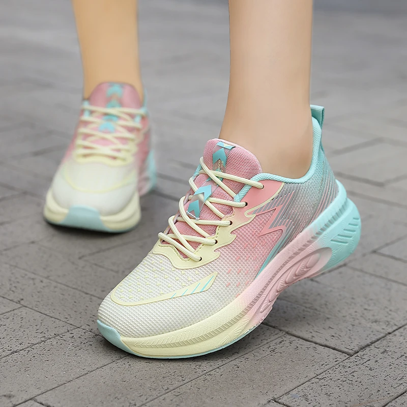 Рисунок 3 - Женские кроссовки на платформе