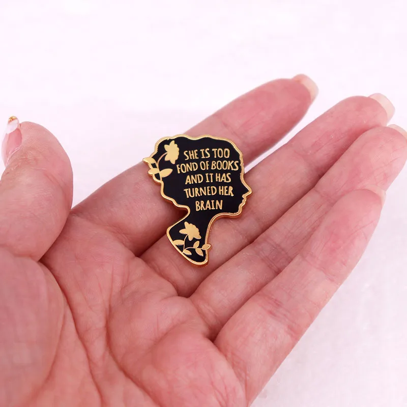Она очень любит книги и она превратила ее значок мозга эмалированная булавка Louisa