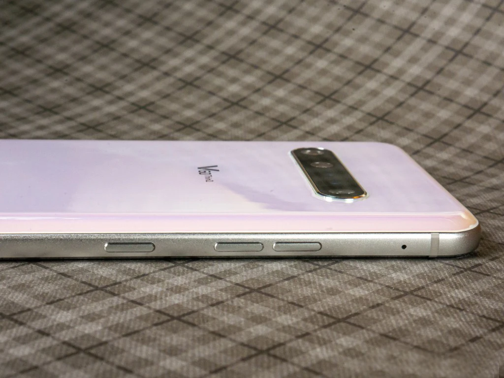 Смартфон LG V60 ThinQ 5G 8/128ГБ global Б/у