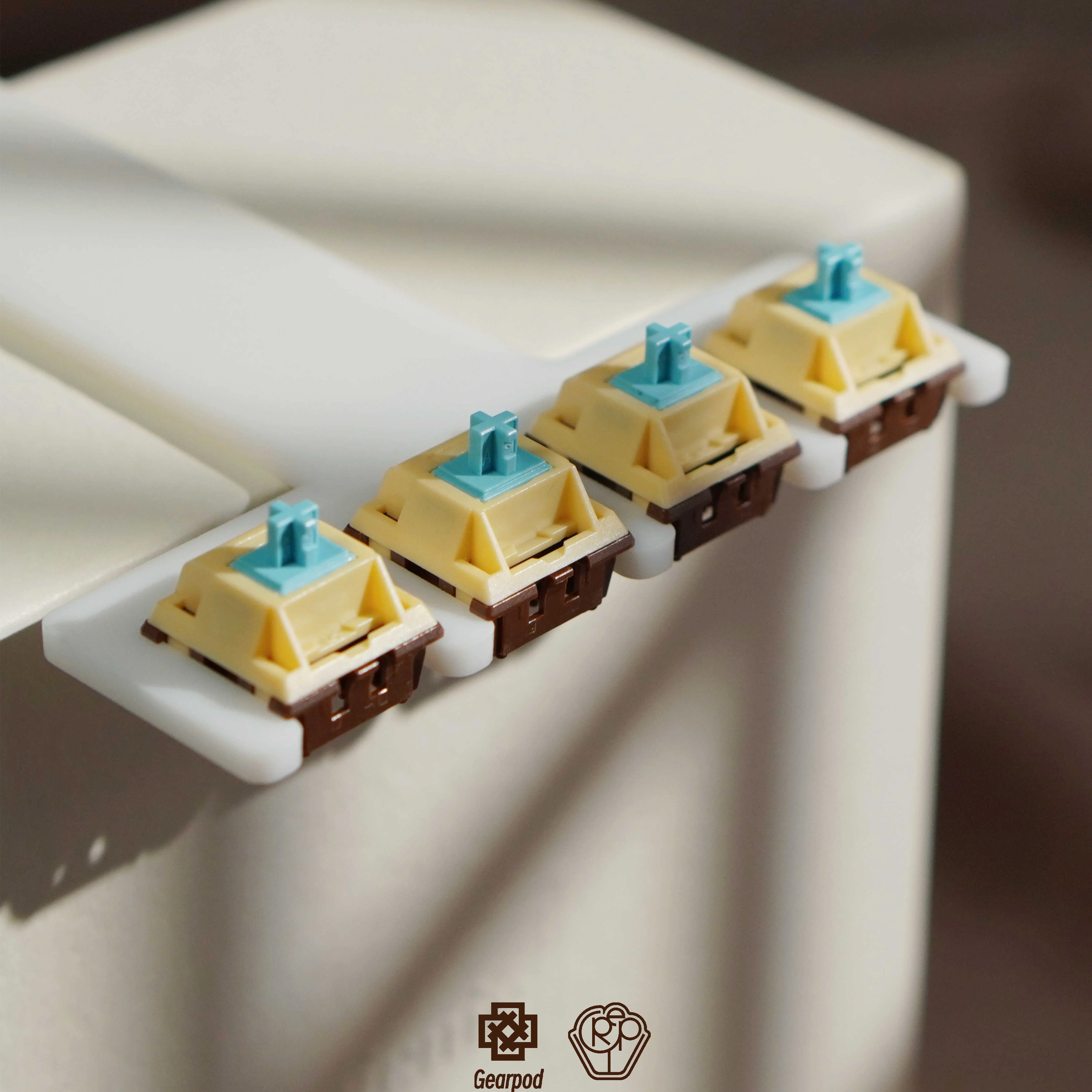 Фото Линейный переключатель Crepe Crisp, P4, PBT-стержень с нижним креплением, 37/45gf, Keygeek, предварительно смазанный, 5-контактный, с возможностью горячей замены, для механической клавиатуры №2