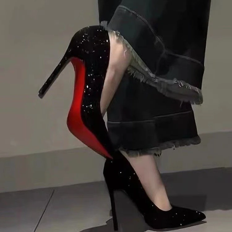 Модные женские туфли на высоком каблуке с черными кристаллами и острым носком