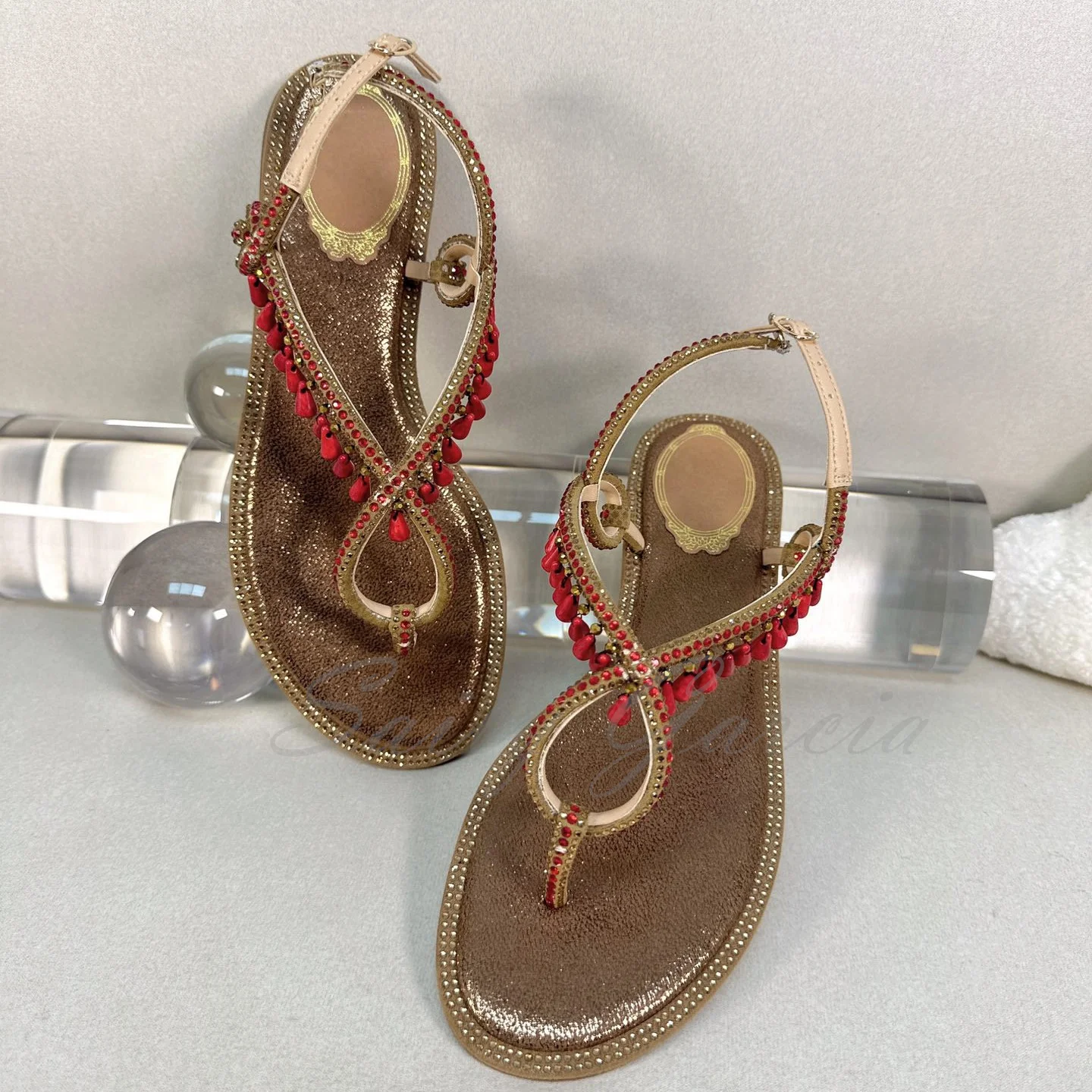 Silver Crystal Sandals Women Flip Flops Rhinestone Holiday Shoes Women Fashion Comfort Runway Buckle Strap Flat Sandals