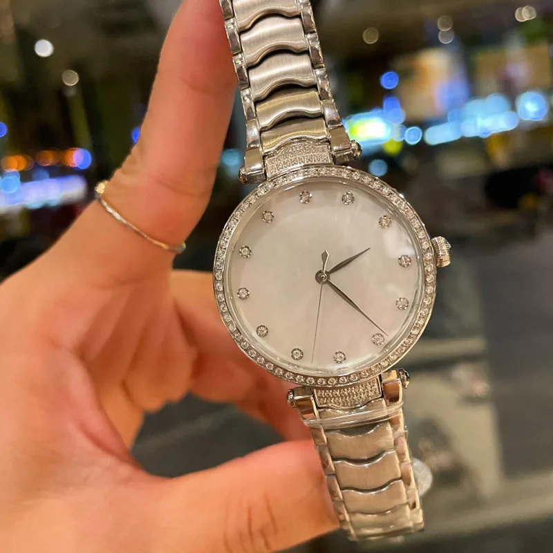 

High quality luxury women's diamond inlaid disc watch, with steel strip material that does not rust or fade, free shipping