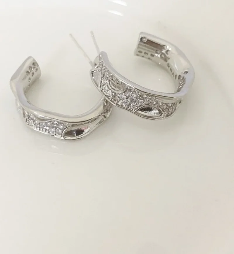 

Медные темпераментные металлические серьги, серьги C-образной формы