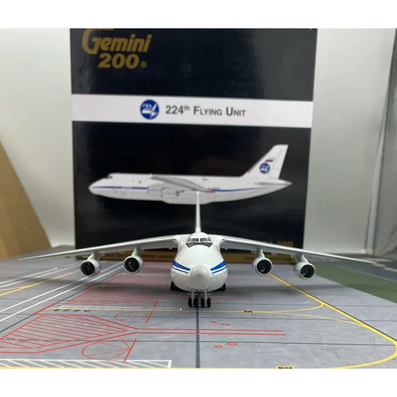 Фото Коллекционная декоративная модель самолета Geminijets AN-124-100 (RA-82035) ВВС России, масштаб 1:200, из литого сплава №5