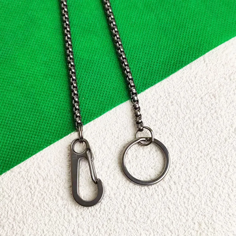 Цепочка для кошелька с титановым карабином