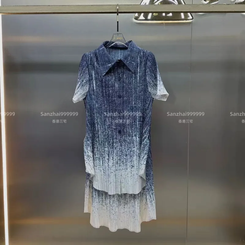 Комплект плиссированных брюк Miyake: Новинка лета 2026, ретро-дизайн с градиентным принтом под джинс, приталенная футболка, брюки и тренчкот (art.: 3920dca4133cf) - 3920dca4133cf