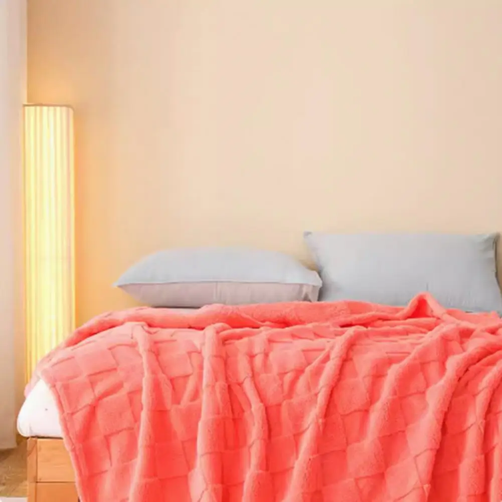 Теплосберегающее пушистое одеяло удобное легкое плюшевое для дома путешествий