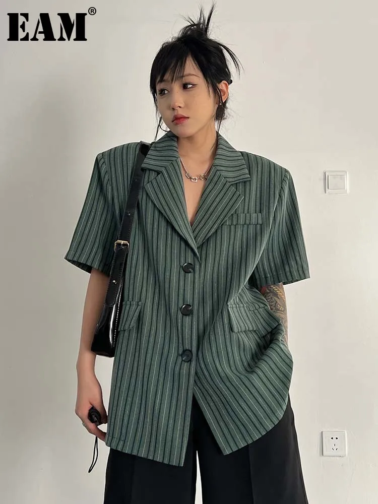 

[EAM] Women Green Striped Big Size Casual Blazer New Lapel Short Sleeve Loose Fit Jacket Fashion Spring Summer 2023 1DE9237