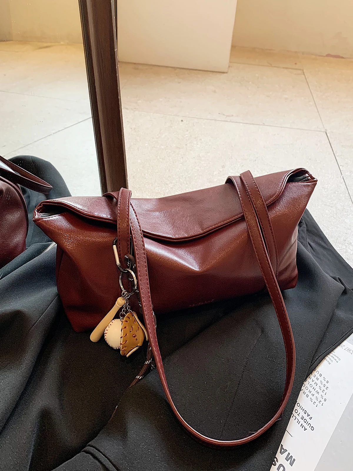 Осенне-зимняя ретро коричневая сумка Майяра для женщин новинка 2024 пригородная на