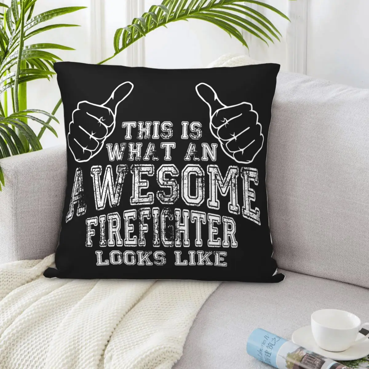 Что потрясающий пожарный выглядит как забавный подарок на день рождения