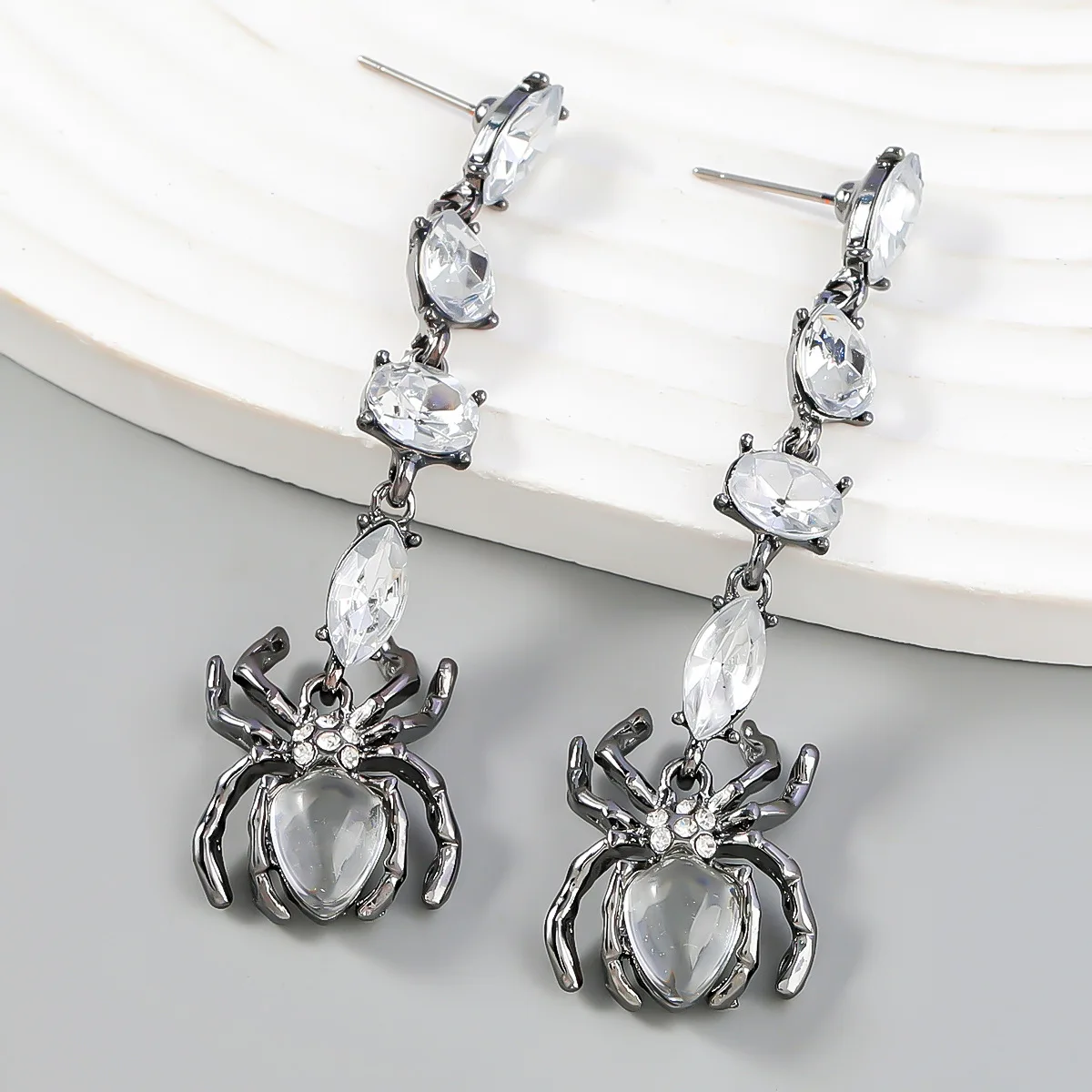 

JURAN Punk Cool Style Long Crystal Spider Drop Earrings for Women Fashion Hyperbole Statement Jewelry Festival Party Gifts