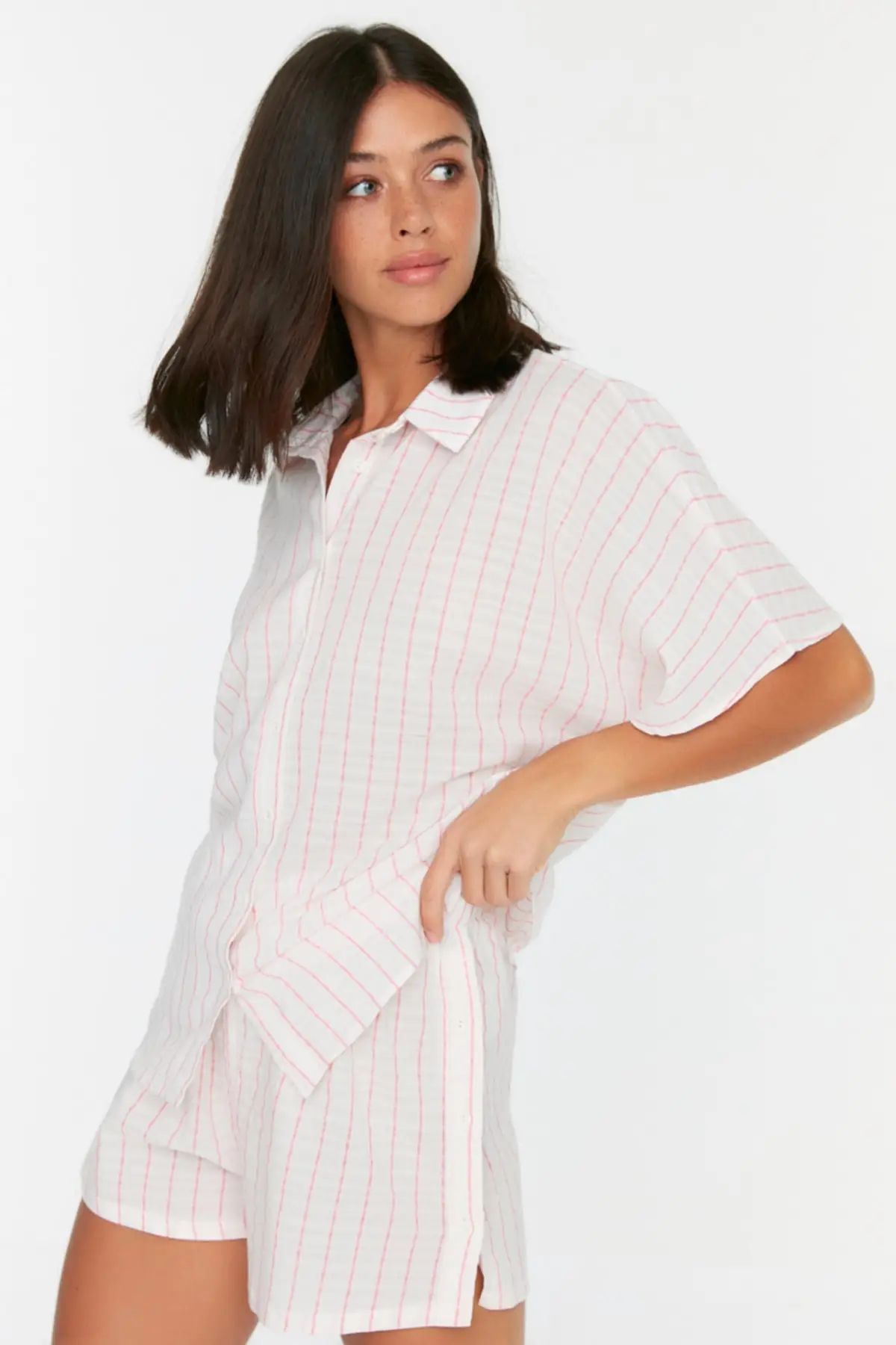 

Тканый пижамный комплект в полоску с пуговицами THMSS22PT0604