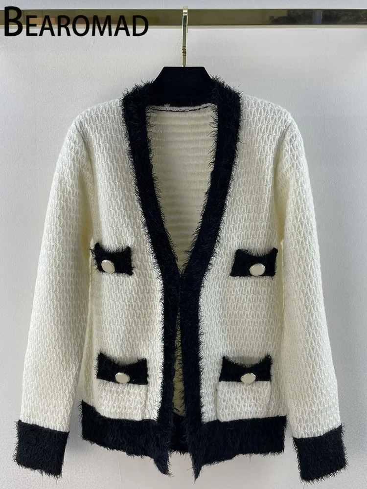 

Женский трикотажный кардиган с V-образным вырезом и карманами