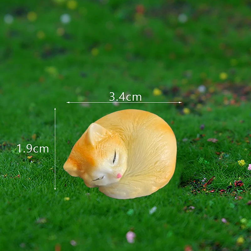 

Миниатюрная статуэтка кошки из смолы