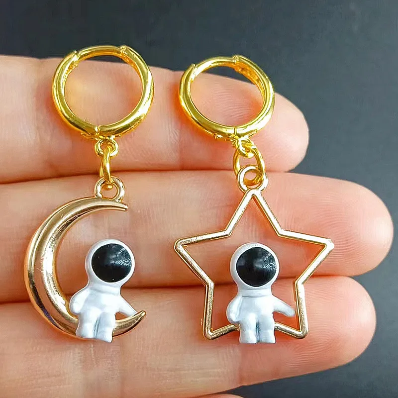 

Asymmetric Pentagram Moon Stars Astronauts Earrings For Women Creative Personality Cosmonaut Earring Girls Party Jewelry