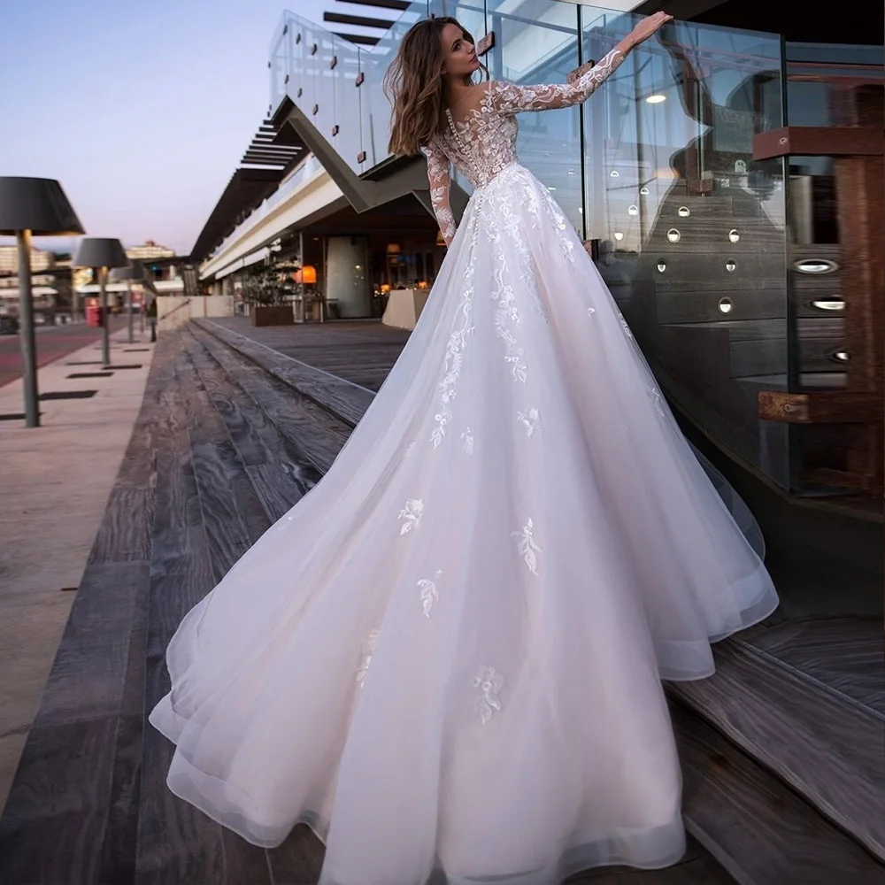 

Romantic A Line Wedding Dress 2023 Bridal Gown Scoop Long Sleeves Lace Applique Button Back Woman Formal Party Wear White Ivory