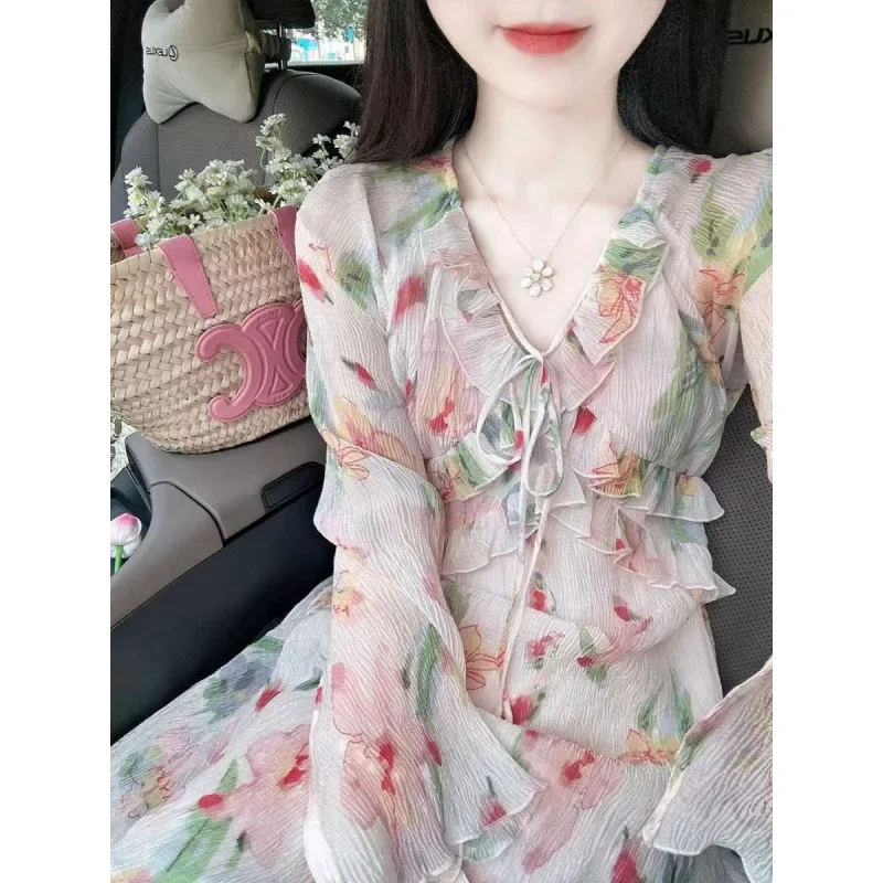 Шифоновое платье с v-образным вырезом во французском стиле и длинными рукавами