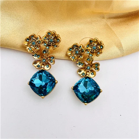 

European and American shiny high sense retro minority Freshwater Pearl Earrings