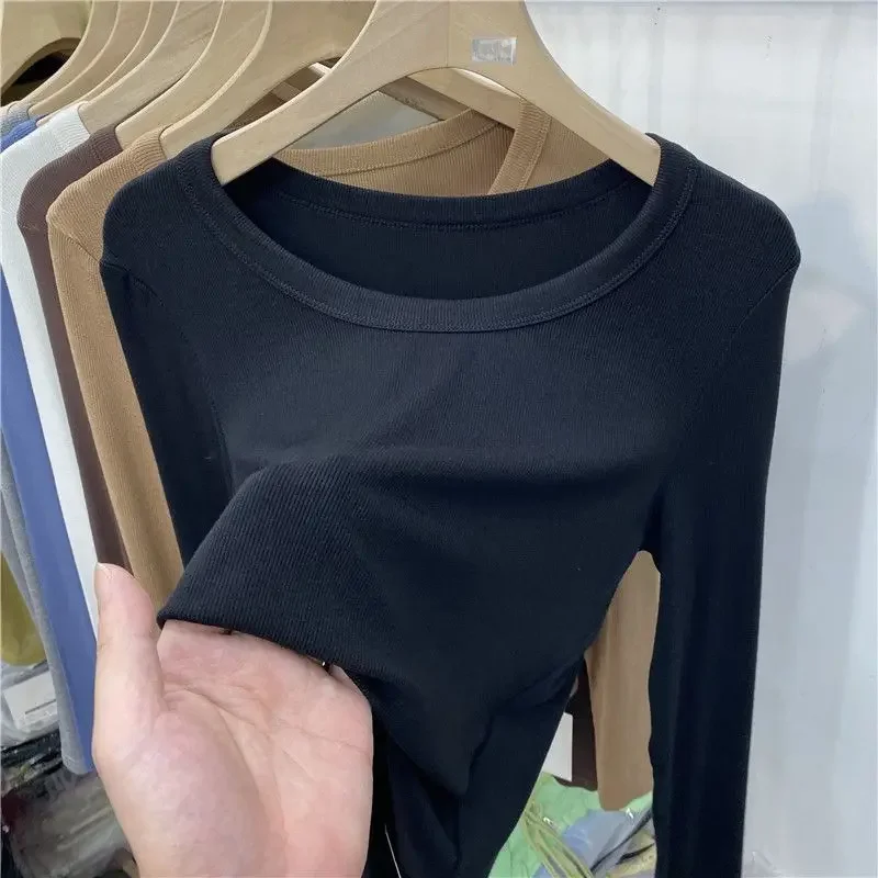 Женская футболка с длинным рукавом эластичная облегающая и винтовым узором