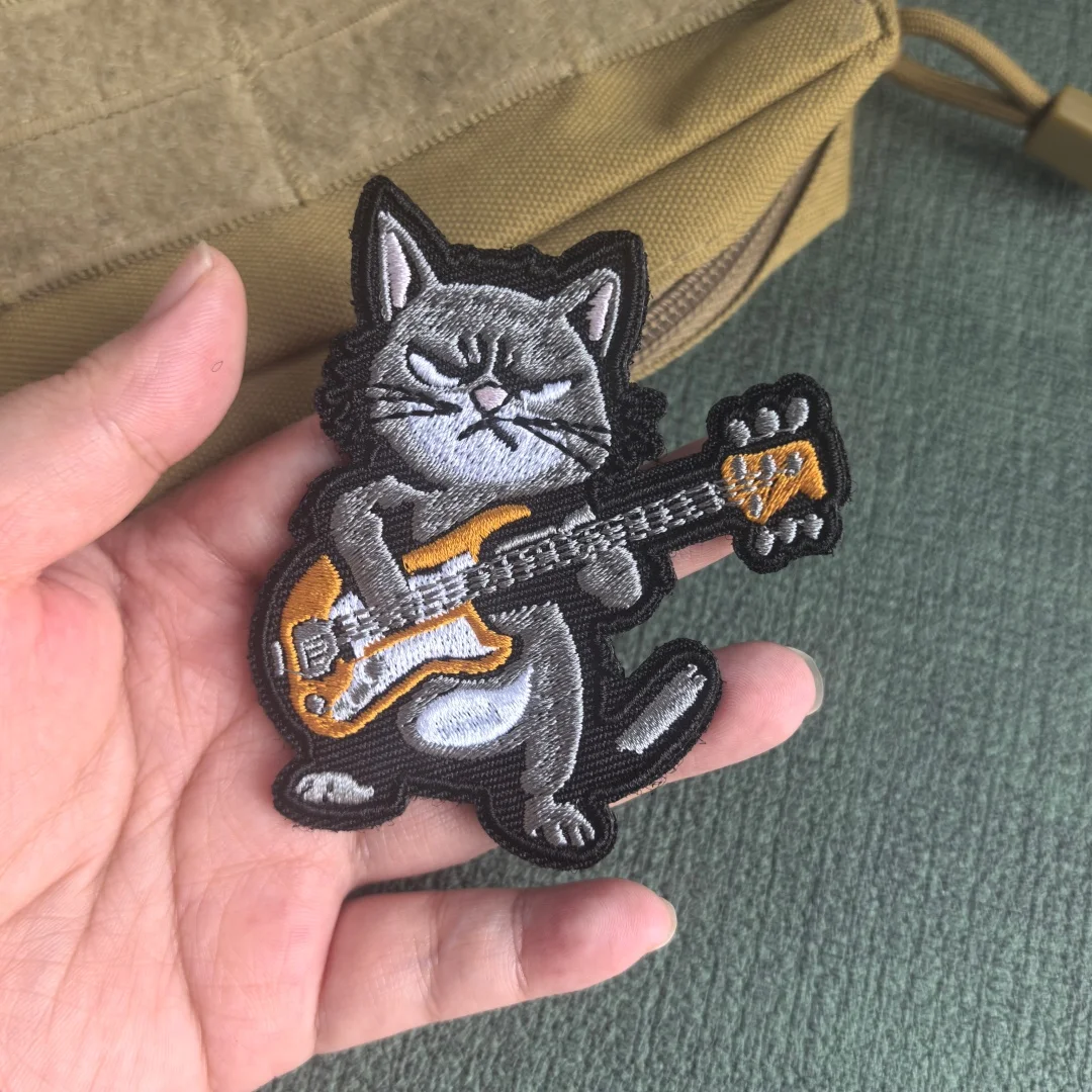 Фото Нашивки Rebel Rock Cat с вышивкой на одежде, кошка с гитарой, нашивка с животным, тактический значок боевика на крючках и петлях для рюкзака, куртки №2