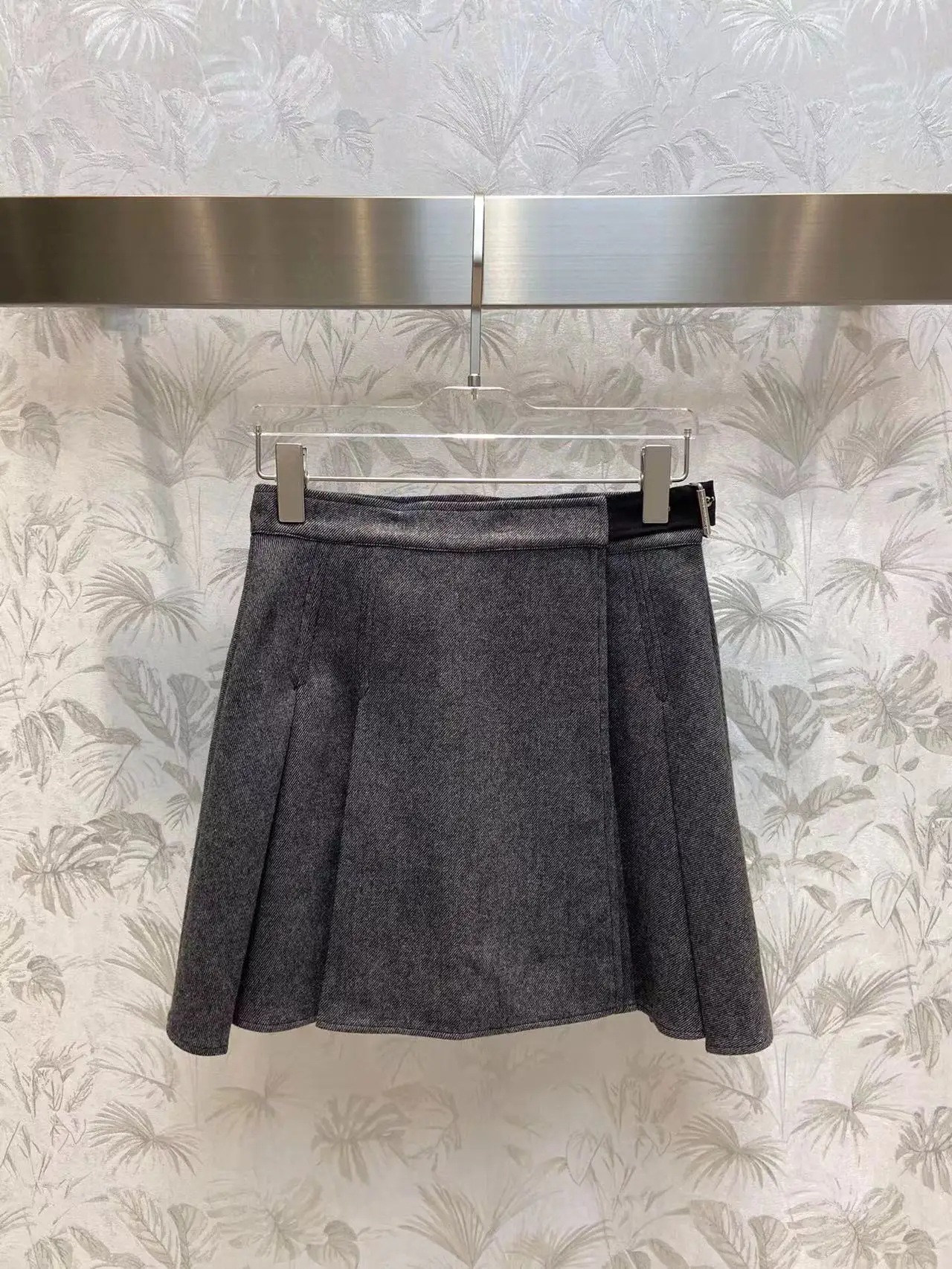 

Fyion Runway Fashion Women Woolen Mini Skirt 2022 Summer Solid Dark Gray Pleated Ladies Casual Hot Sale Vacantion Skirt