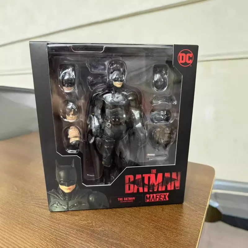 Новинка 2024 мобильный кукла Mafex Бэтмен Роберт Паттинсон статуя версия фильма