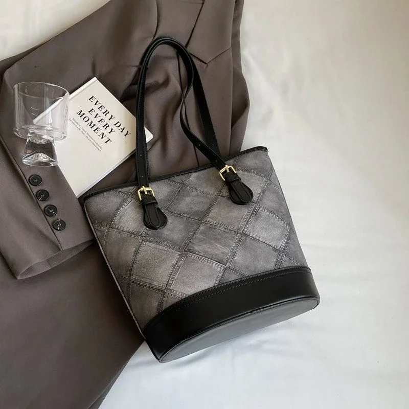 Сумка-тоут женская в клетку вместительный саквояж на плечо с верхней ручкой