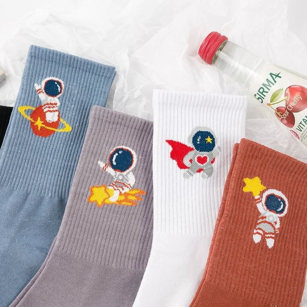 5 Pairs High Quality New Fashion Cute Women Cotton Socks Harajuku Kawaii Funny Spaceman Women Casual Cartoon Socks