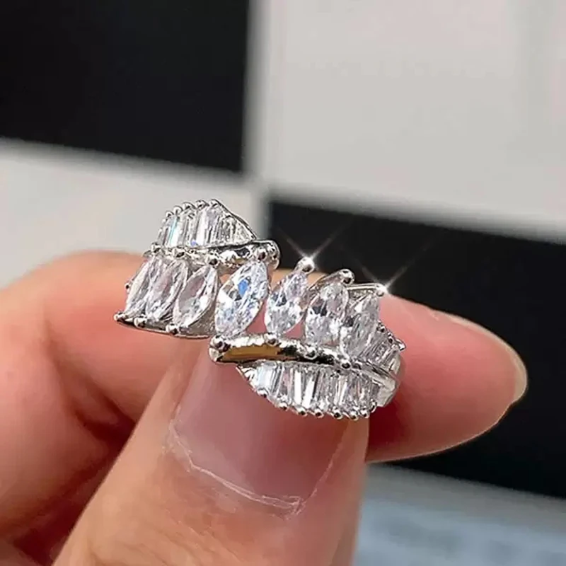 

Huitan Newly Designed Cubic Zirconia Rings for Wedding Party Luxury Accessories High Quality Silver Color Women's Trendy Jewelry