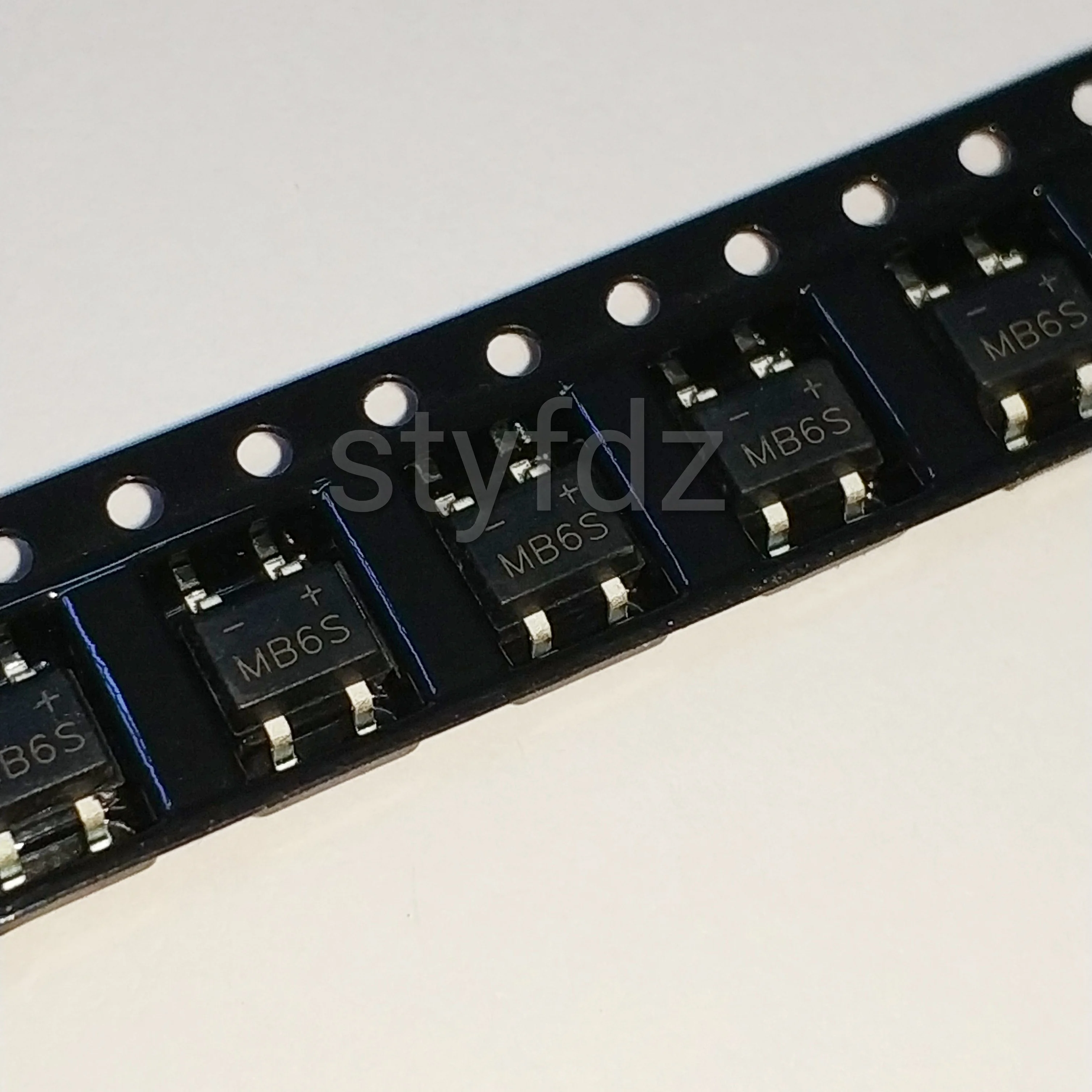 

200 шт. оригинальный новый SMD выпрямитель мостовой стек HD06 SOP-4 мостовой стек 0.8A 800 в MB10S