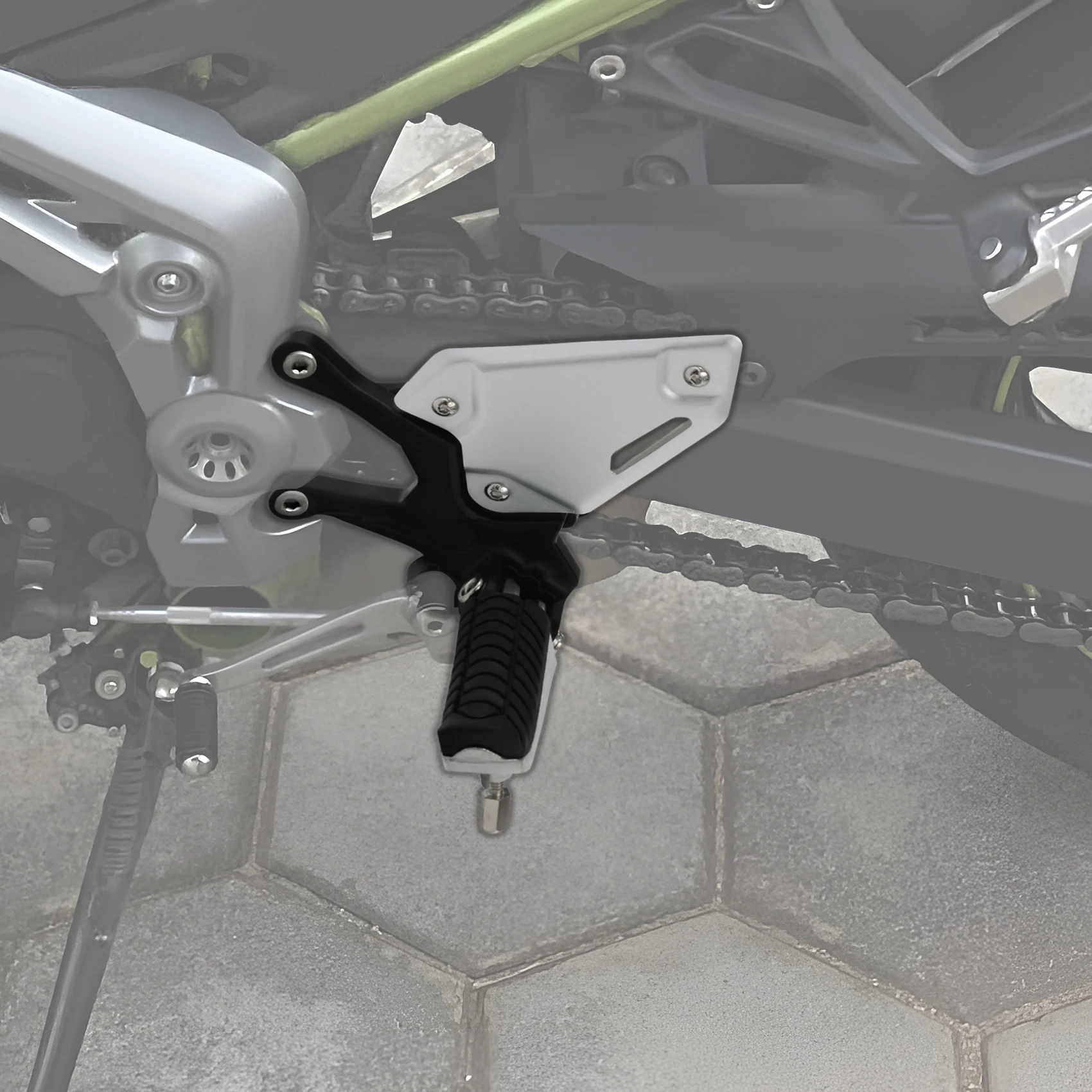 Чорний кронштейн педалей передніх водій для Kawasaki Z900 ABS 2017 2018 2019 2020 2021 2022 2023