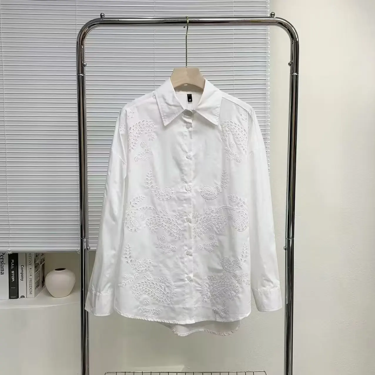 

Women 2023 New Fashion embroidery poplin Blouses Vintage Long Sleeve Button-up Female Shirts Chic Tops